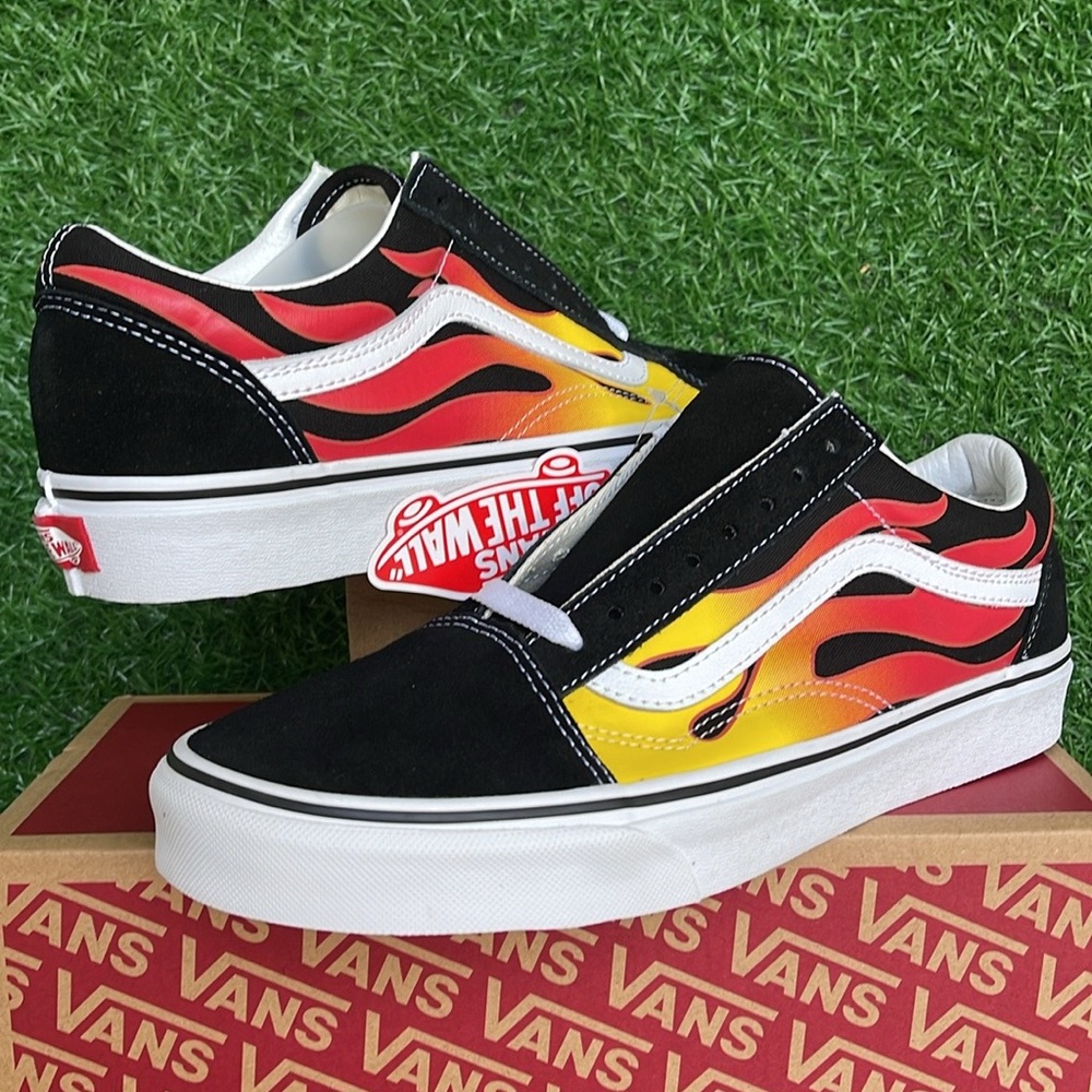Vans Men’s Old Skool
(Flame) Black/Black/True White
VN0A38G1PHN
Sneakers - Picture 1 of 16